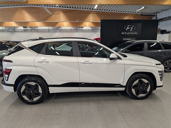 Hyundai Kona 2 of 5