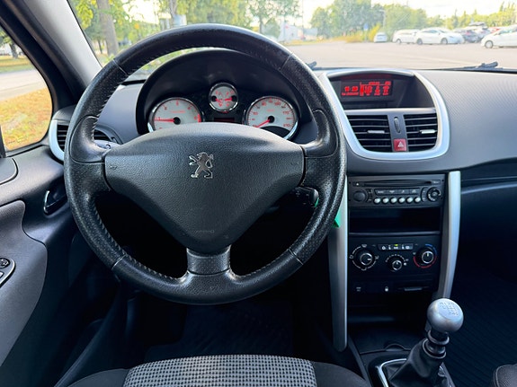 Peugeot 207 21 of 24