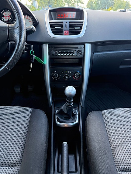 Peugeot 207 22 of 24