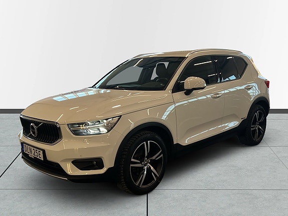 Volvo XC40 4 of 5
