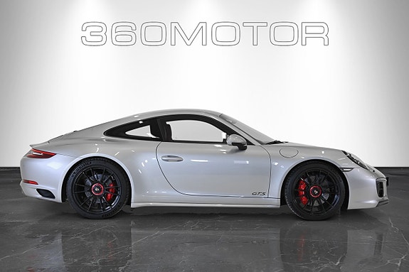 Porsche 911 Carrera 4 GTS 2 of 5