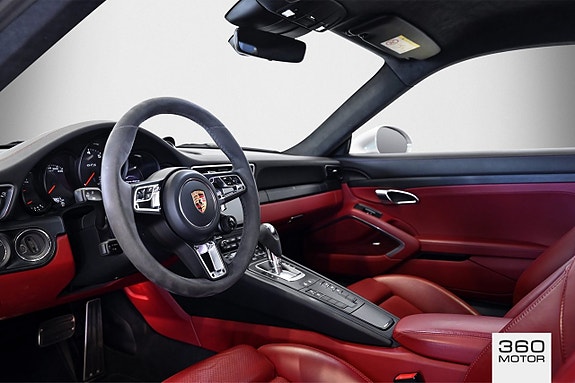 Porsche 911 Carrera 4 GTS 10 of 14