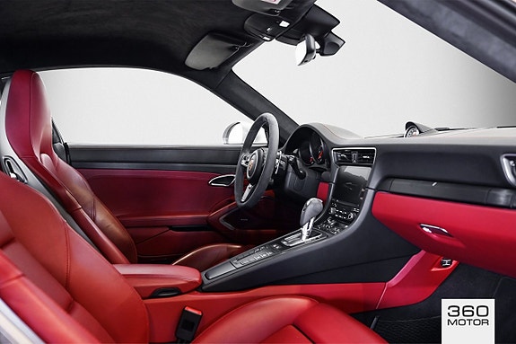 Porsche 911 Carrera 4 GTS 11 of 14