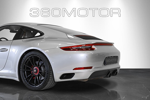 Porsche 911 Carrera 4 GTS 6 of 14