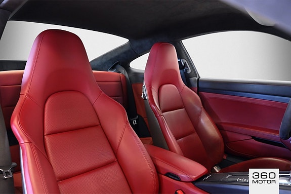 Porsche 911 Carrera 4 GTS 12 of 14
