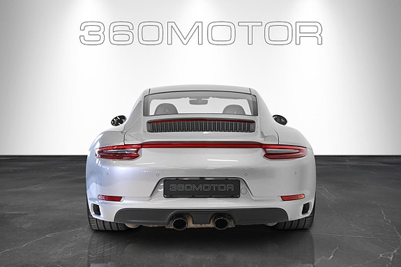 Porsche 911 Carrera 4 GTS 7 of 14