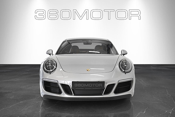 Porsche 911 Carrera 4 GTS 8 of 14