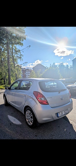 Hyundai i20 2 of 4