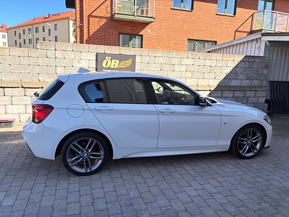 BMW 116i 3 of 5