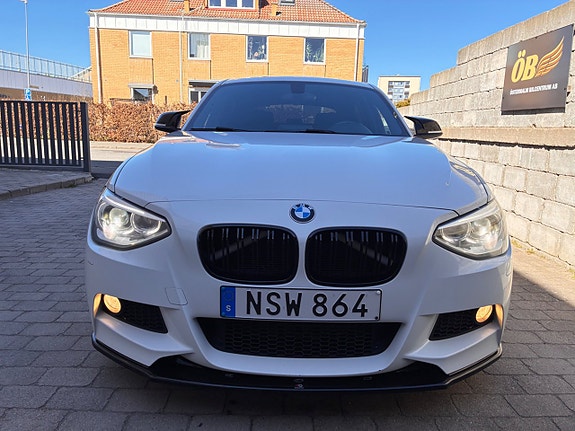 BMW 116i 2 of 5