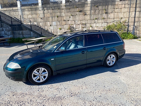 Volkswagen Passat 2 of 5