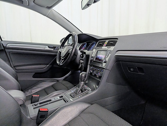 Volkswagen Golf Alltrack 9 of 16