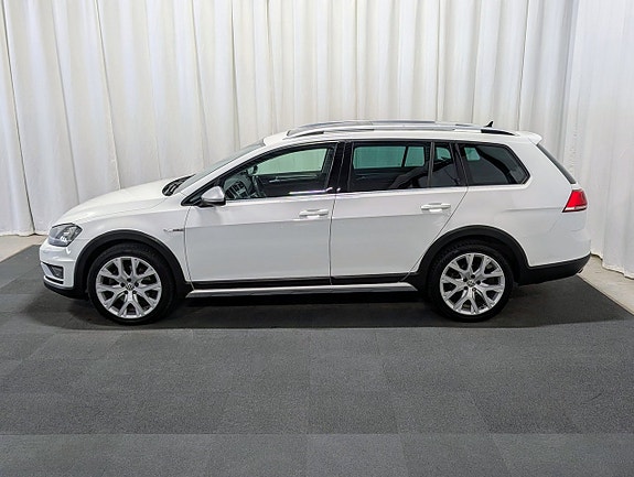 Volkswagen Golf Alltrack 2 of 16