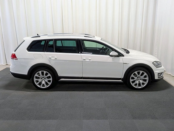 Volkswagen Golf Alltrack 5 of 16