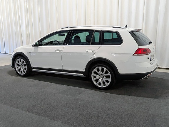 Volkswagen Golf Alltrack 3 of 16
