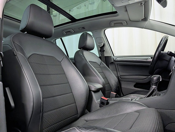 Volkswagen Golf Alltrack 12 of 16