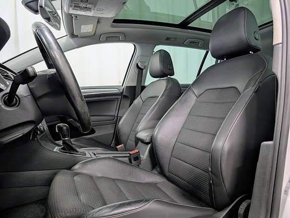 Volkswagen Golf Alltrack 11 of 16