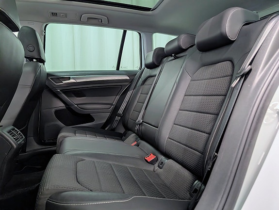 Volkswagen Golf Alltrack 13 of 16
