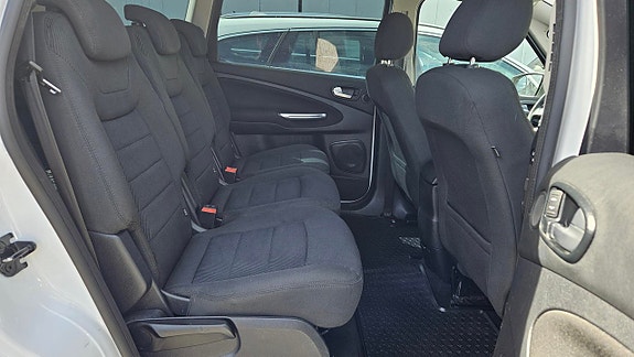 Ford S-MAX 8 of 8