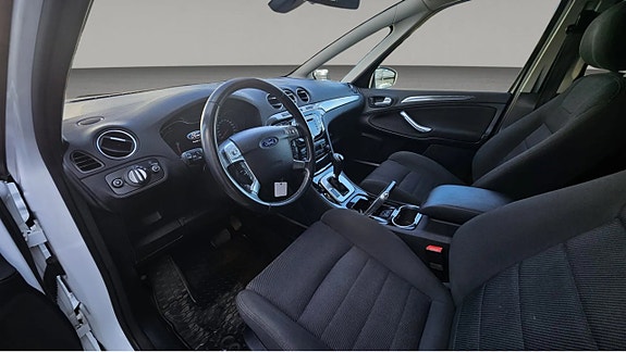 Ford S-MAX 6 of 8