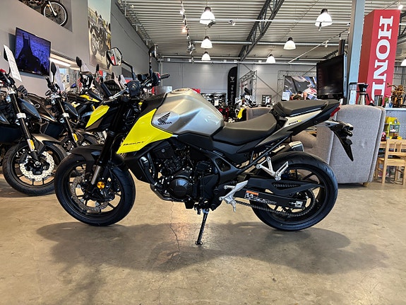 Honda CB750 Hornet 5 of 5