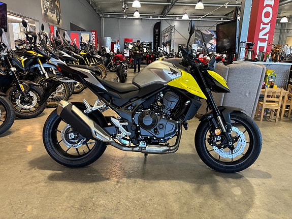 Honda CB750 Hornet 2 of 5