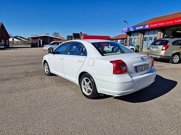 Toyota Avensis 4 of 5