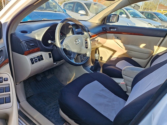 Toyota Avensis 6 of 7