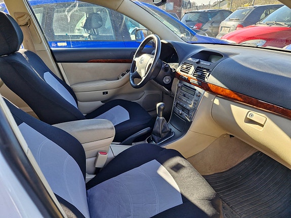 Toyota Avensis 7 of 7