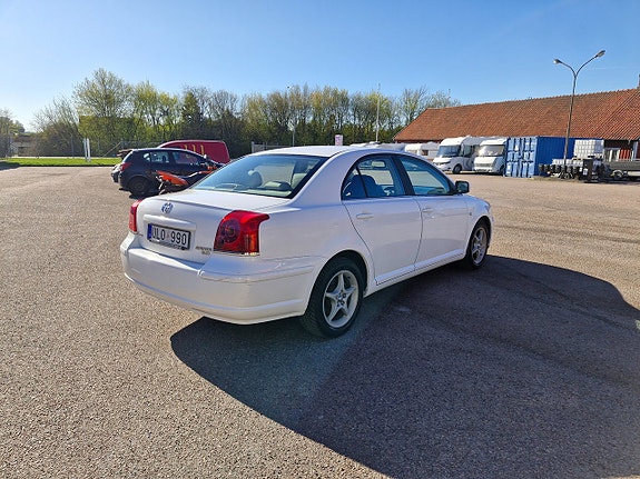 Toyota Avensis 3 of 5