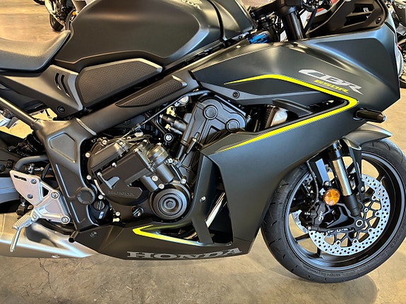 Honda CBR650R E-Clutch 8 of 11