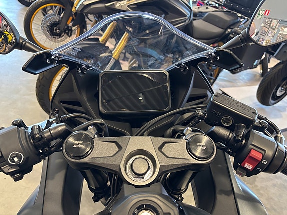 Honda CBR650R E-Clutch 11 of 11