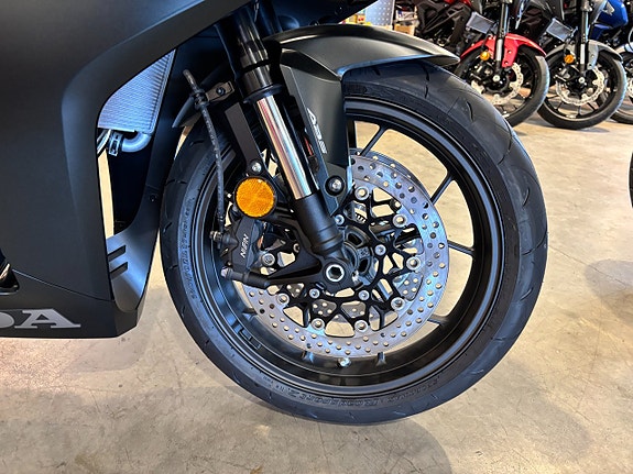 Honda CBR650R E-Clutch 6 of 11