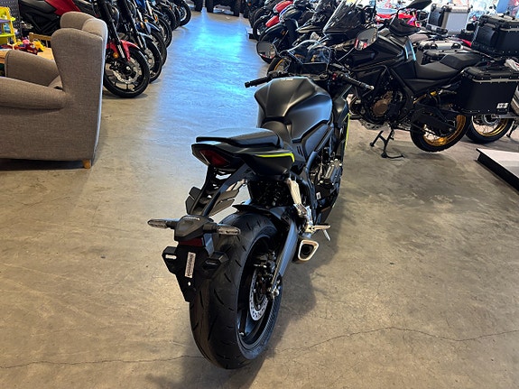 Honda CBR650R E-Clutch 10 of 11