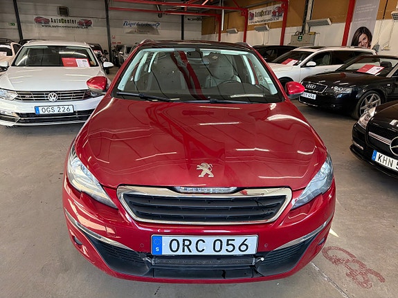 Peugeot 308 SW 2 of 5