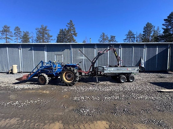 4x4 Traktor m. timmervagn