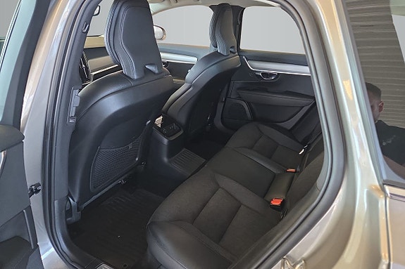 Volvo V90 11 of 15