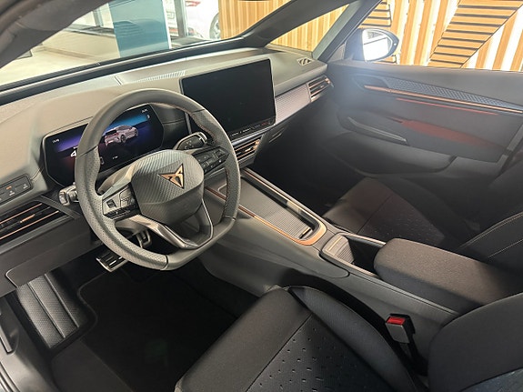 Cupra Born 6 of 17
