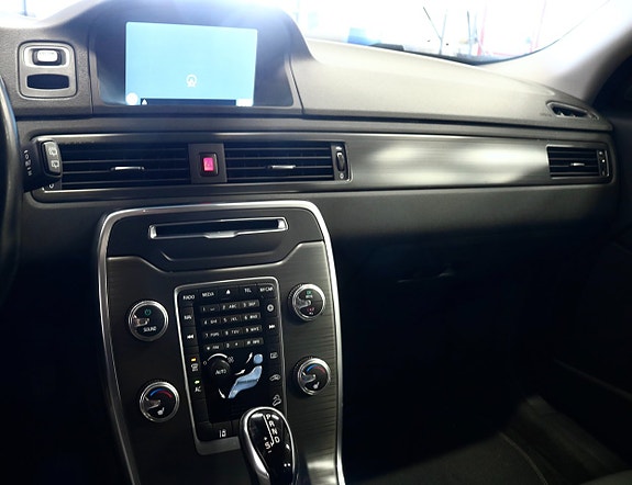 Volvo XC70 13 of 17