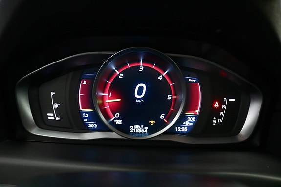 Volvo XC70 11 of 17