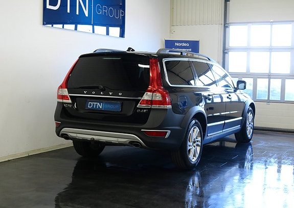 Volvo XC70 2 of 17