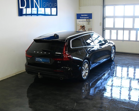 Volvo V60 2 of 19