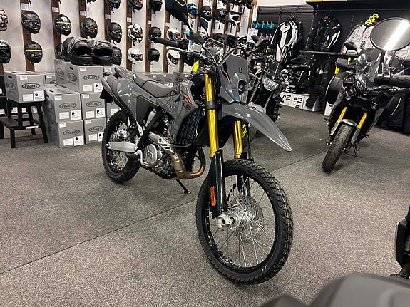 Suzuki DRZ-4S 2 of 5