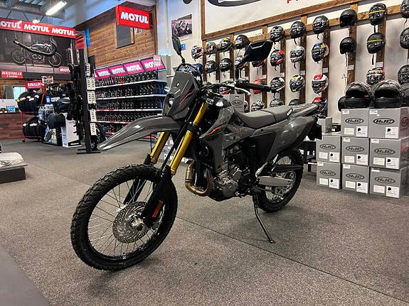 Suzuki DRZ-4S 4 of 5