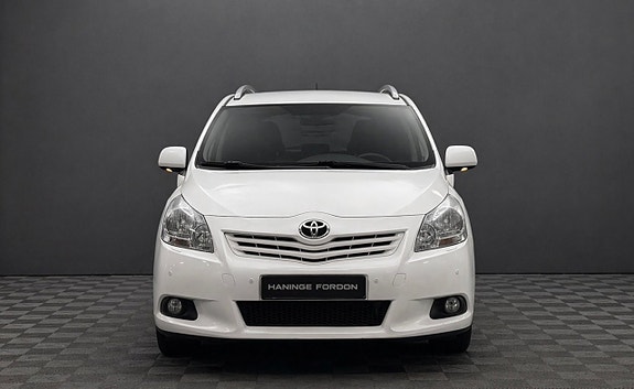 Toyota Verso 2 of 5