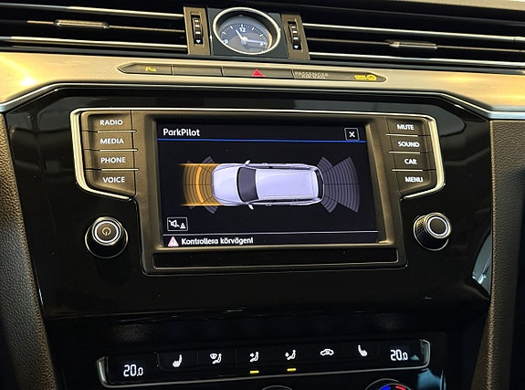 Volkswagen Passat 14 of 19