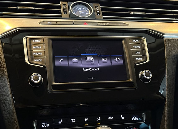 Volkswagen Passat 15 of 19