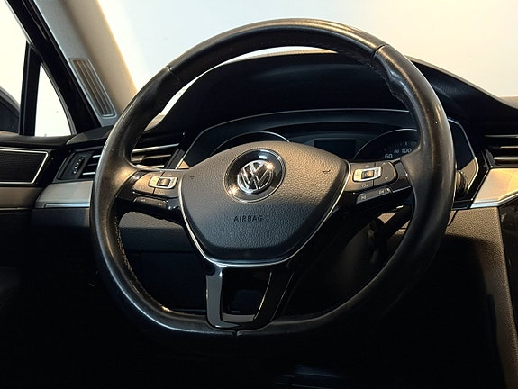 Volkswagen Passat 13 of 19