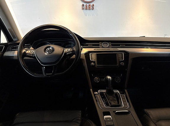 Volkswagen Passat 12 of 19