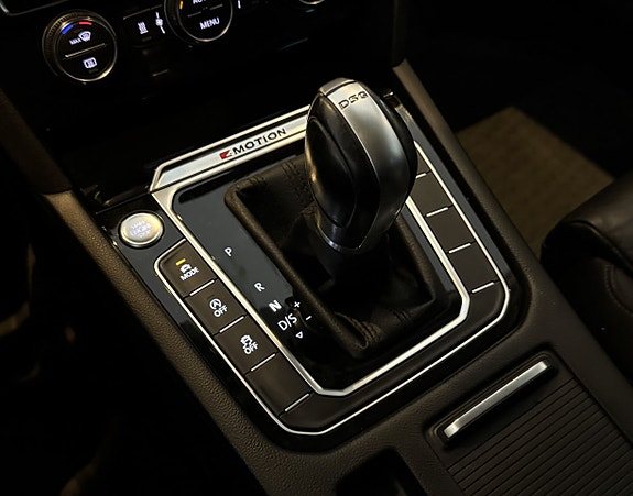 Volkswagen Passat 16 of 19